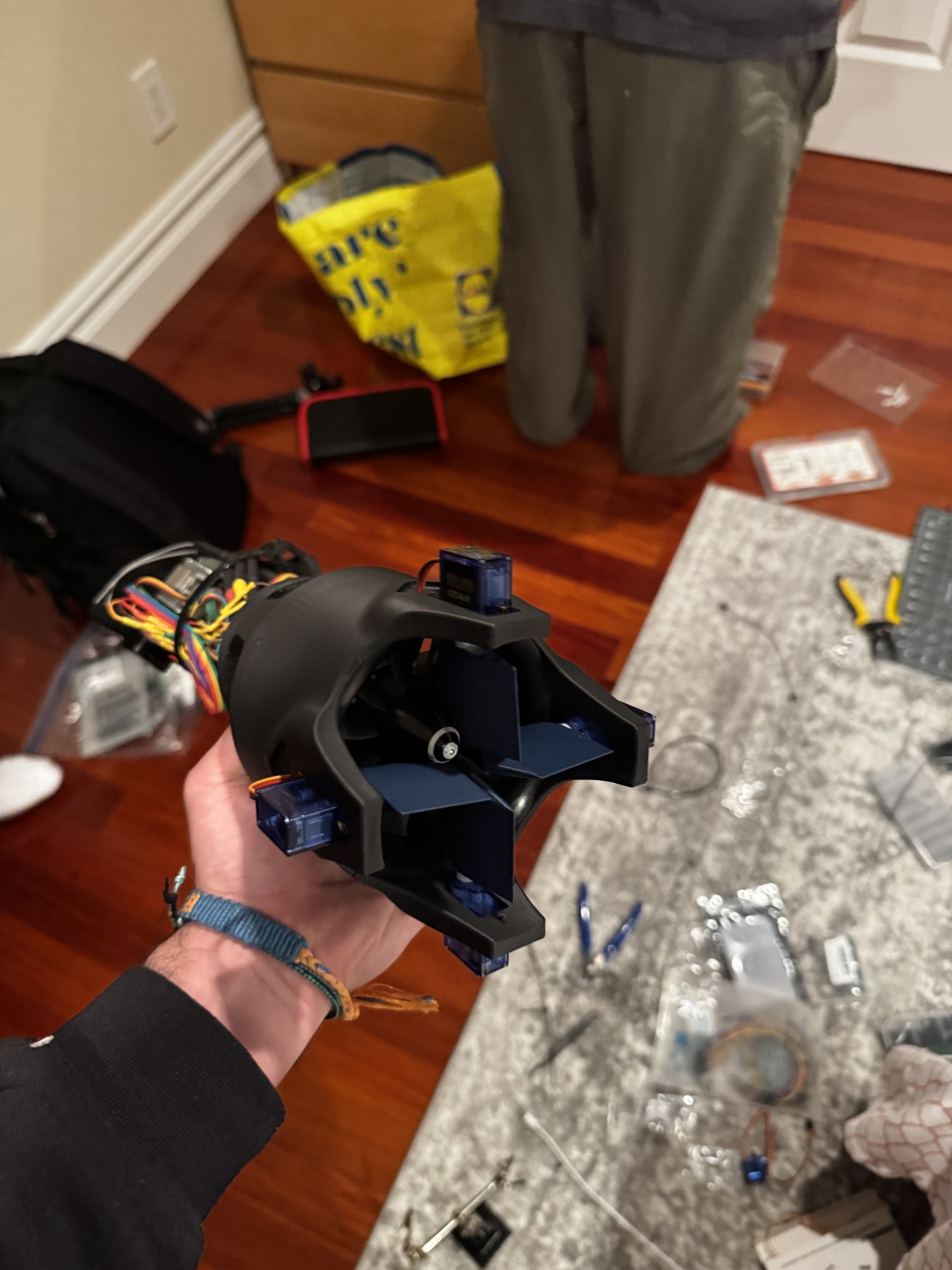 Thrust-vectoring assembly